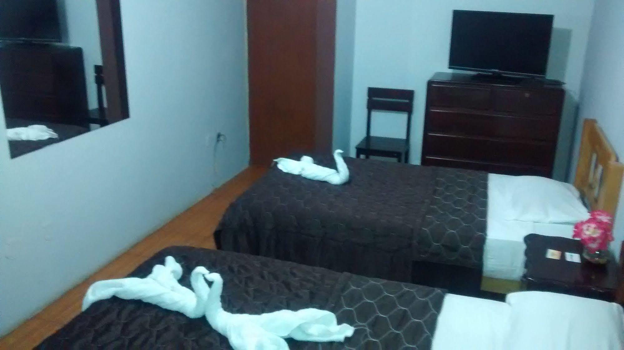 Hospedaje Residencial Santa Ines Trujillo Zewnętrze zdjęcie